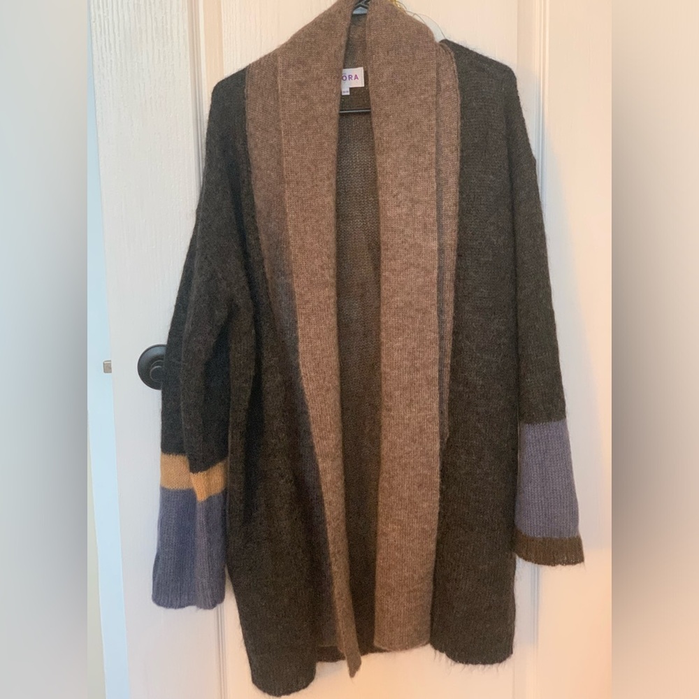 Brora, women’s mohair cardigan, new without of tags
Size 16-18